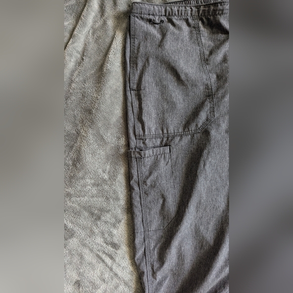 Large Carhartt Dark Grey Scrub Set -includes top and pants - Picture 3 of 8